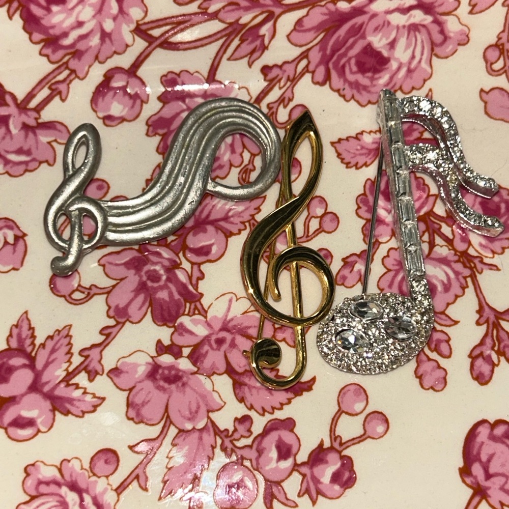 Musical Note Brooch Set in Silver and Gold
